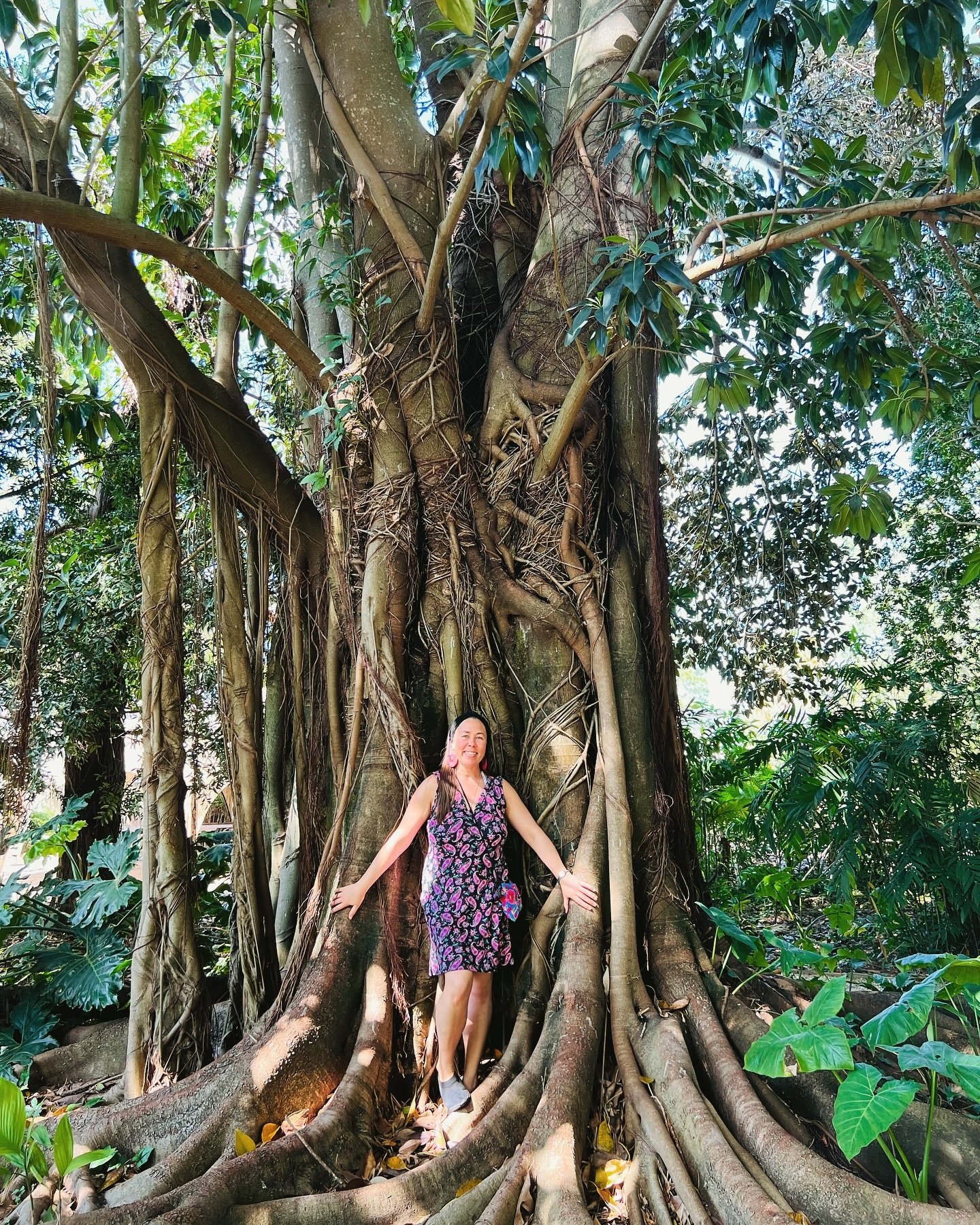 Expressing my immense, overflowing love for our precious planet home in the kindred embrace of a Banyan tree. 

My heart.
My home.
My mother. 

You give the endless love, unconditional belonging, deep rejuvenation and harmony that I yearn for in life