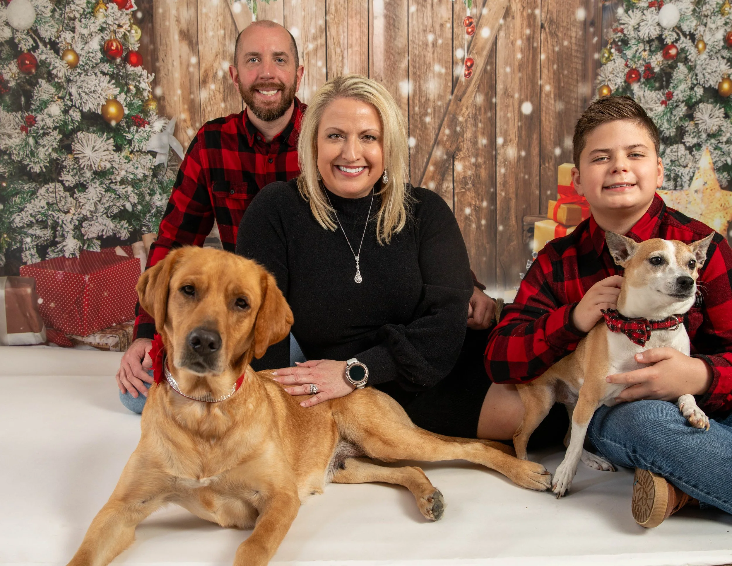 Family Portrait with Pets - Joppa Maryland Photographer - www.wendymillerphotographymd.com.jpg