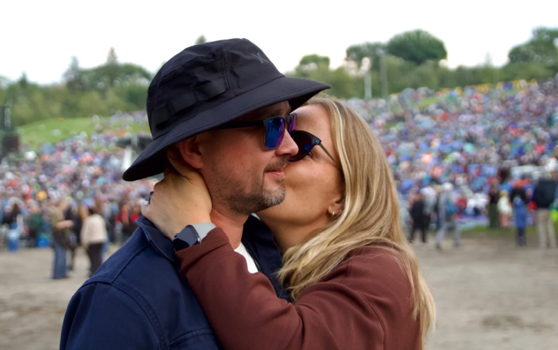 “We just got married last September, so technically… this is our first Folk Fest as a married couple! Honestly, we’d always come to the Folk Fest just as friends, but as luck would have it, we fell in love, and here we are!” There’s just something m