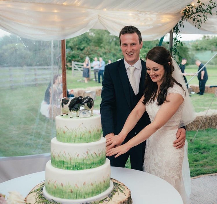 Fondant-iced-wedding-cake.jpg