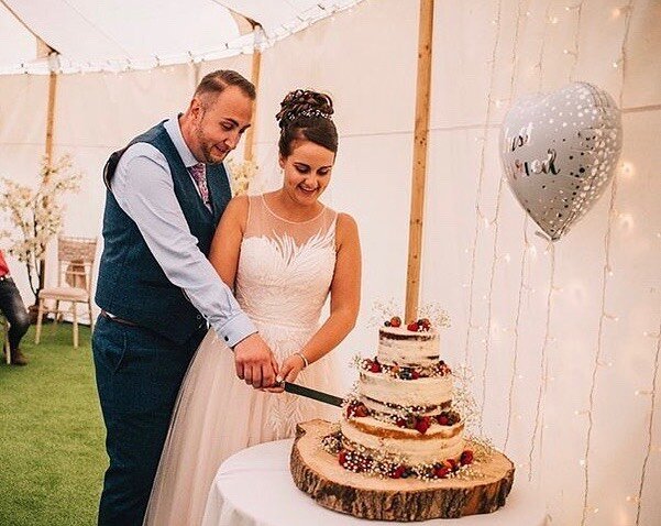 Semi-naked-wedding-cake (1).jpg