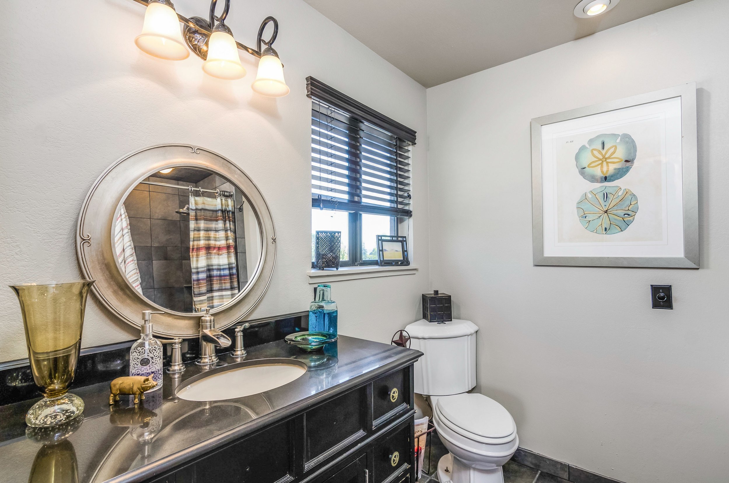 027_Bathroom.jpg