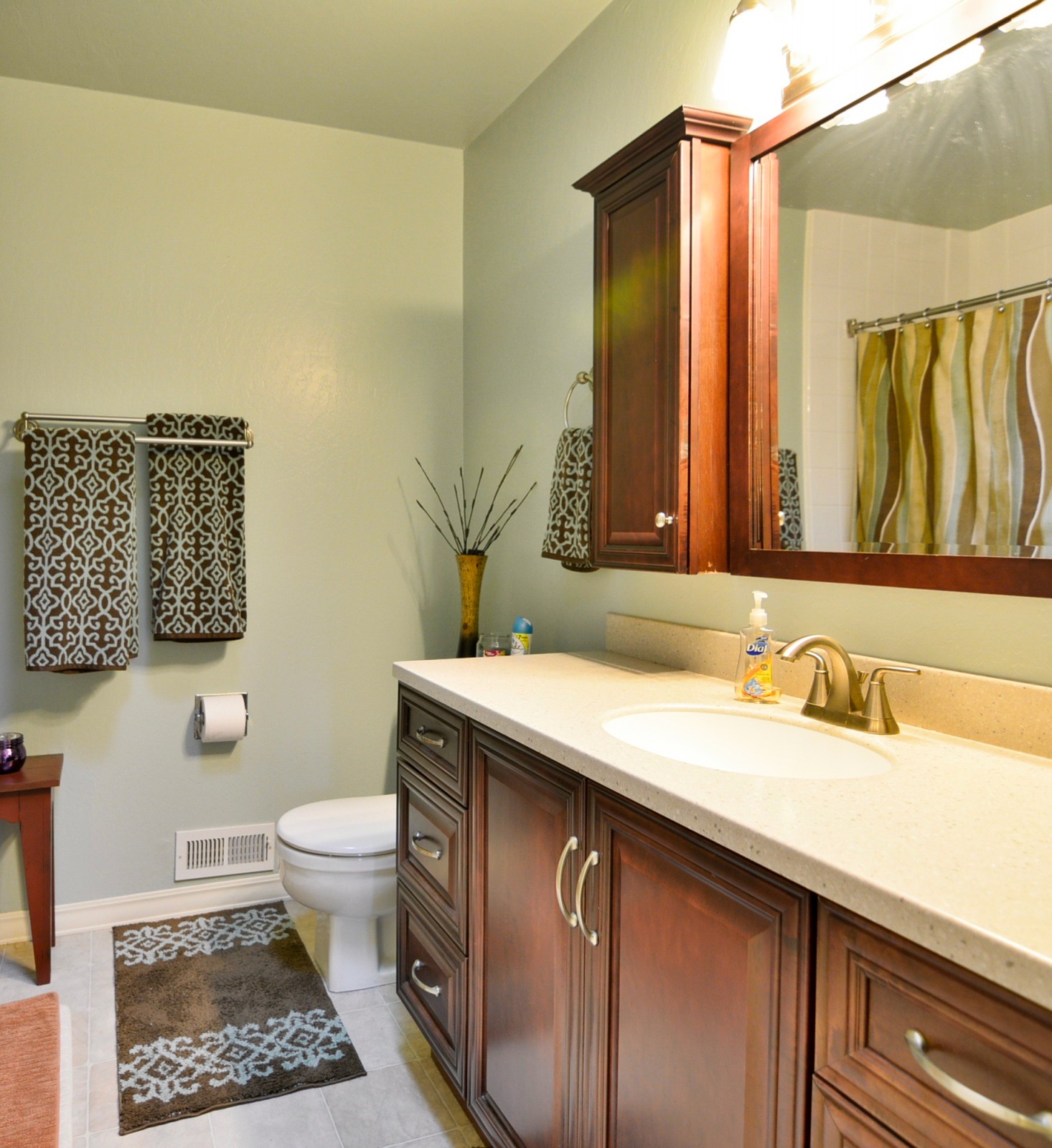 Bathroom 1.jpg