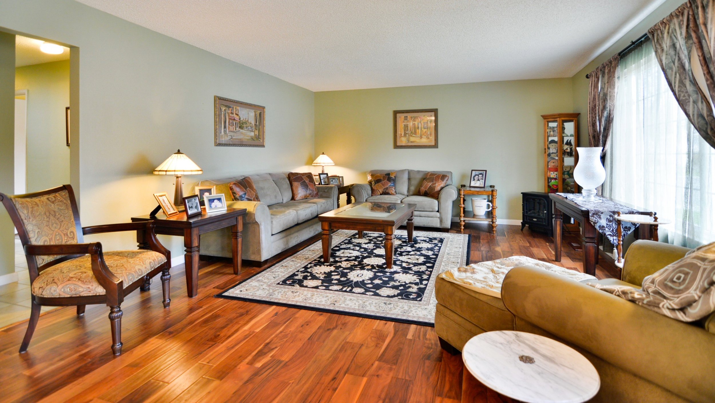 Living room .jpg