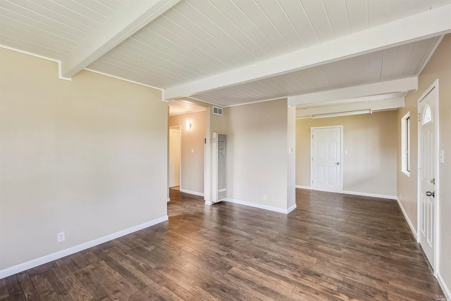 livingroom 2.jpg