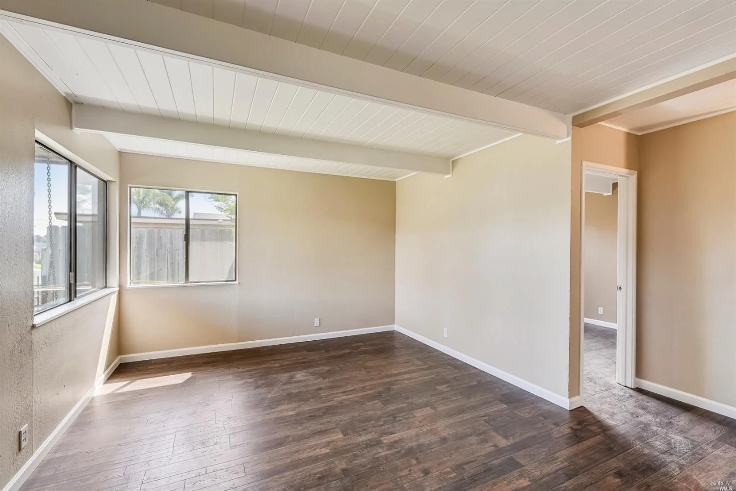 Livingroom 3.jpg