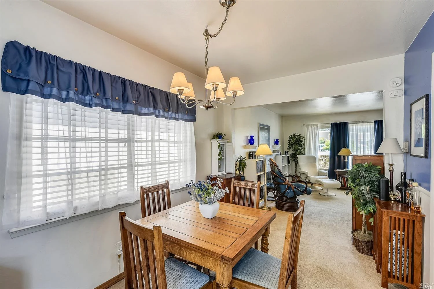 Dinning room 2.jpg