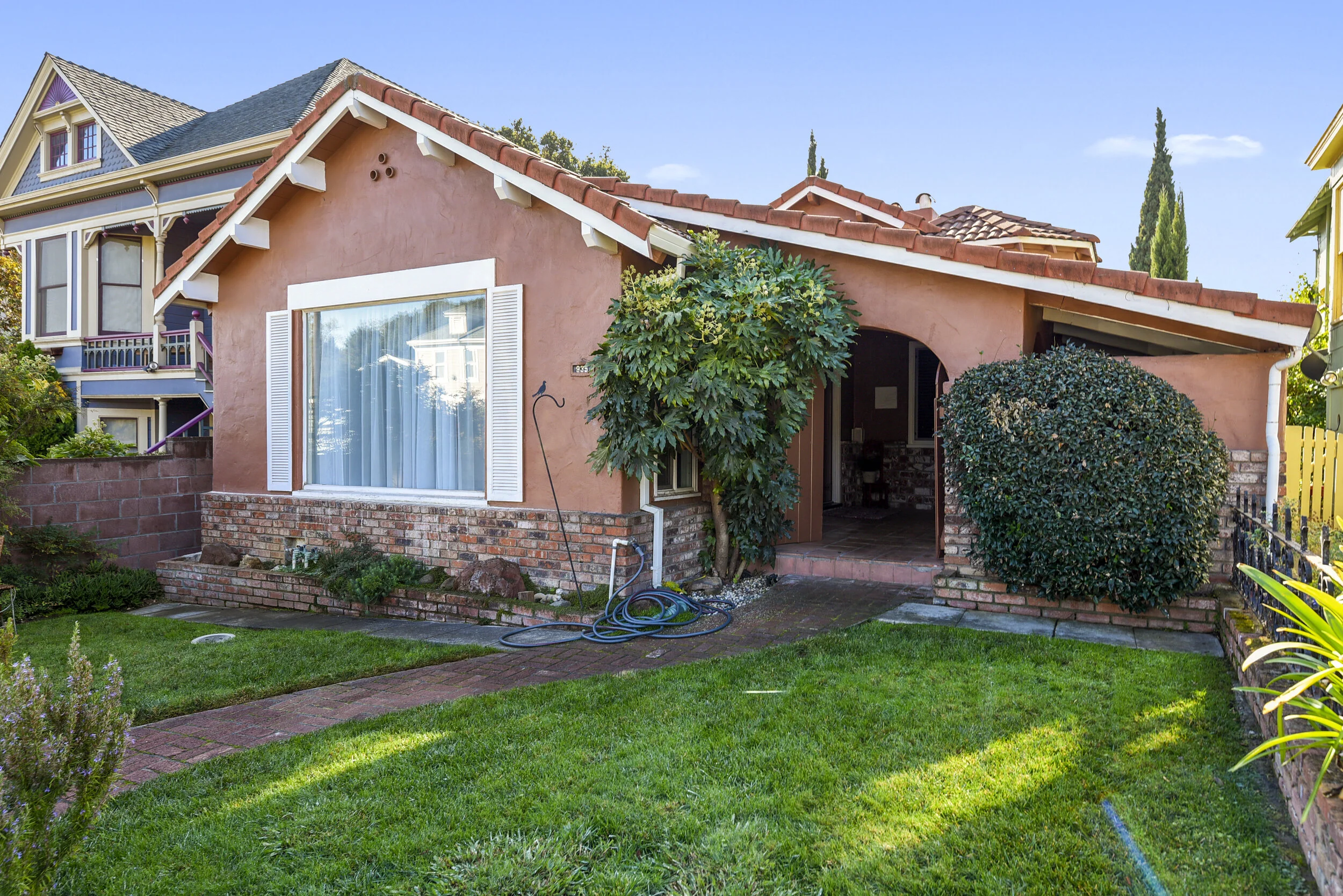 Front Yard Full 1.JPG