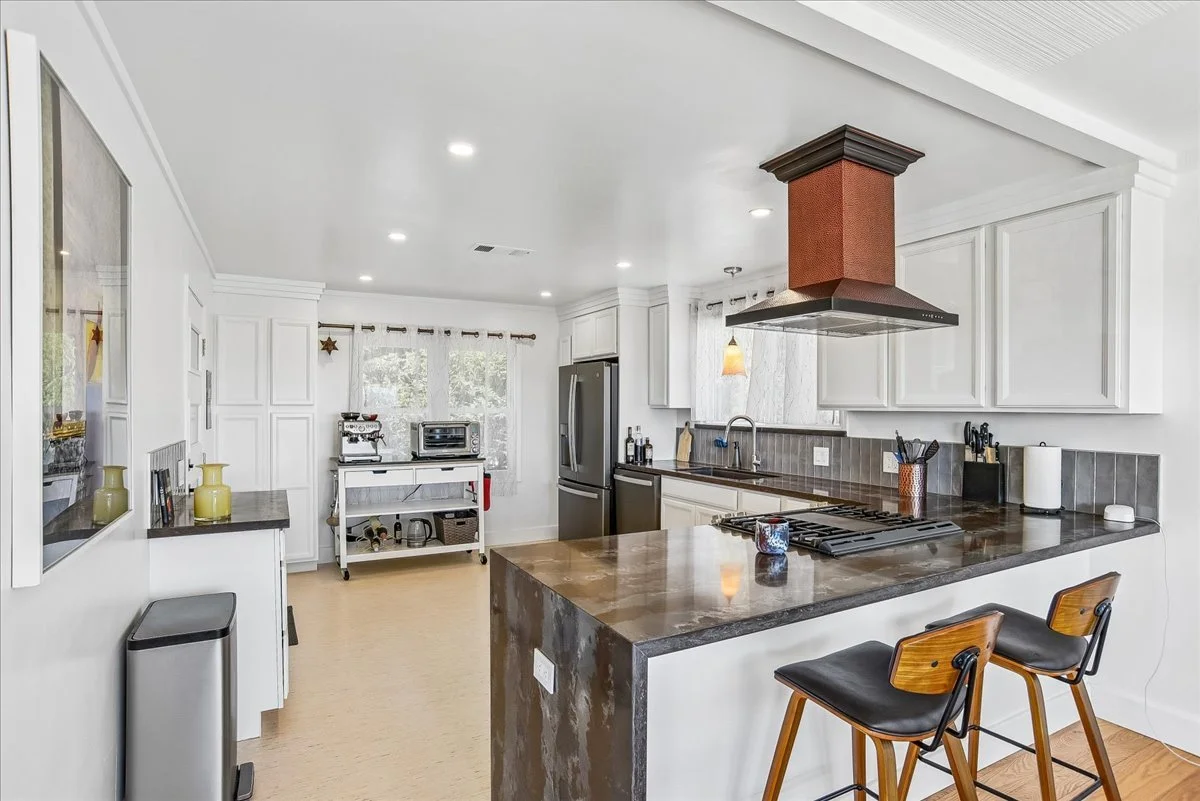 19-Kitchen.jpg
