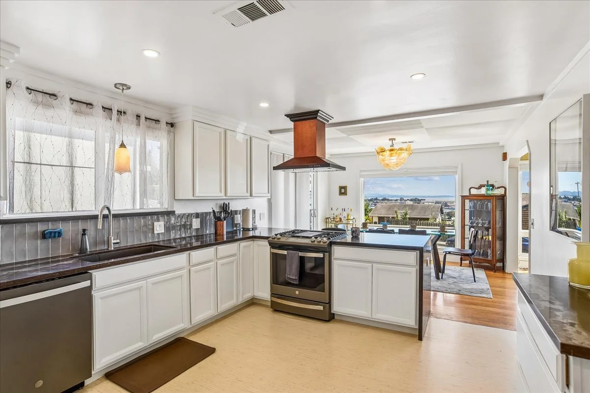 21-Kitchen.jpg