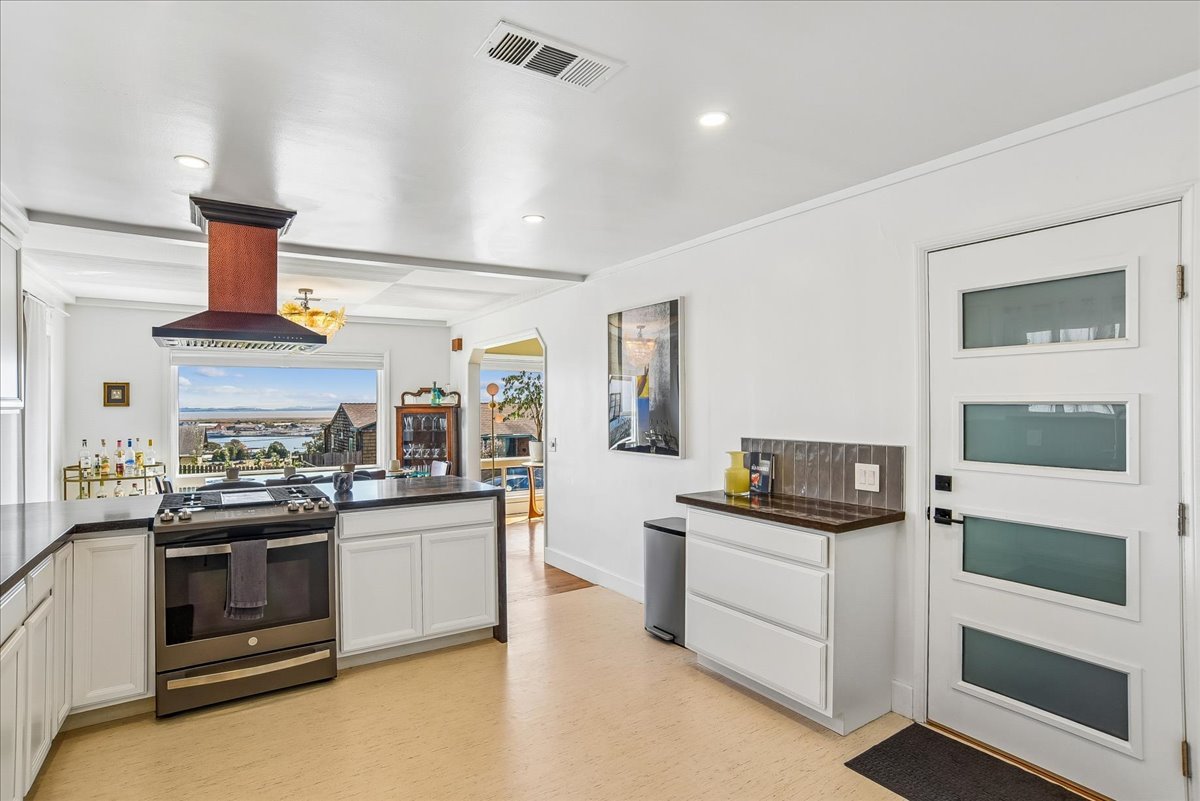 22-Kitchen.jpg