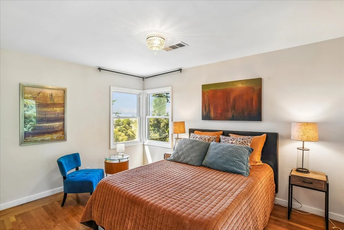 32-Bedroom.jpg