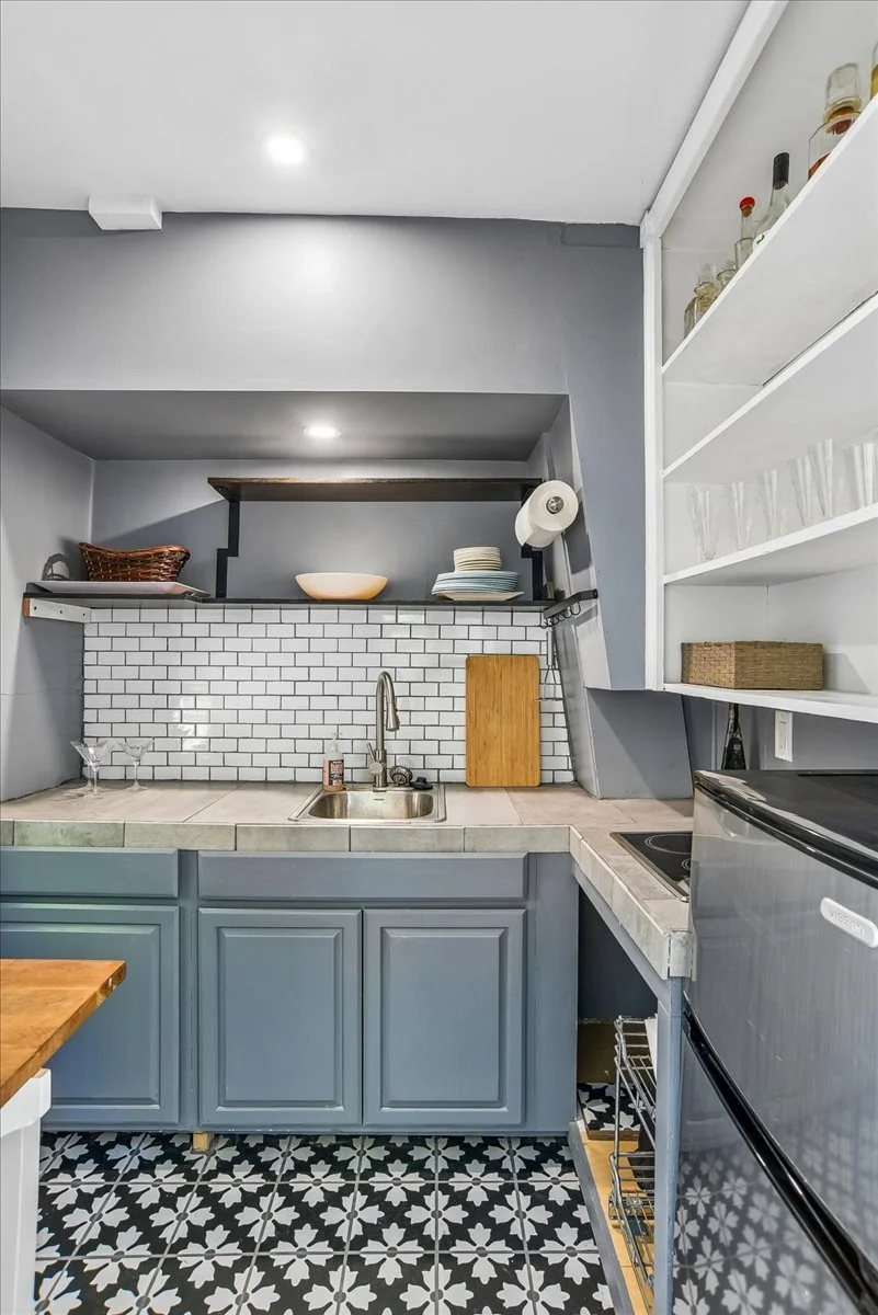 38-Kitchenette.jpg