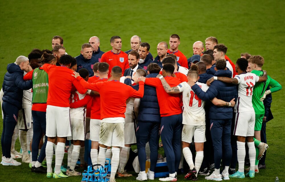 England huddle.jpg