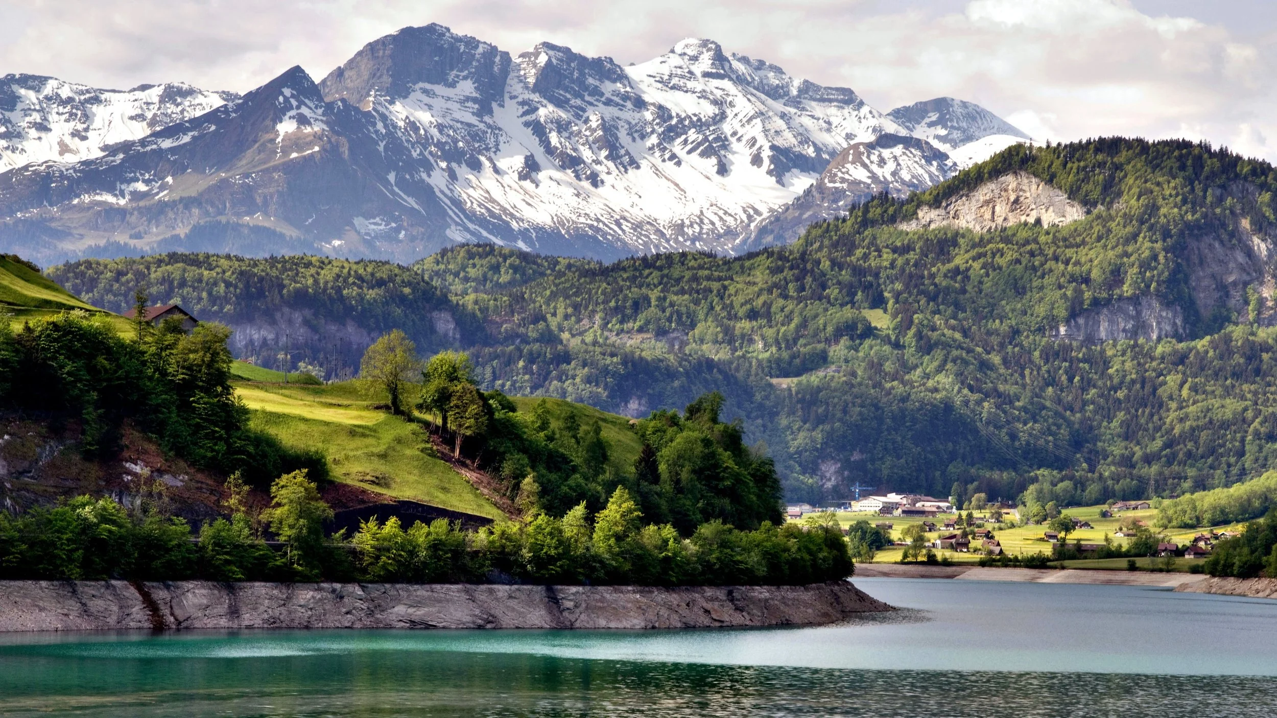 Lake Switzerland Alps mountains.jpg