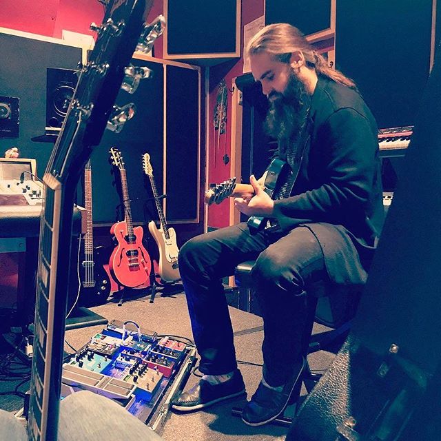I love playing guitar for peoples records. As a fellow artist, it's a gift to hear other musicians being life to my records... so it's nice to be able to share the gift as well! Playing today for @katmcdowell and @mr._adam_berg #studiolife #guitarist #manifeststudios