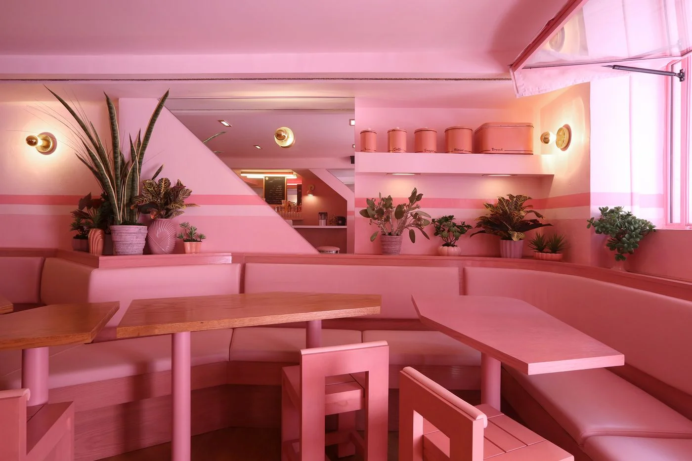 The pretty in pink, Pietro Nolita in NYC images via Paola Samoa (top) and Eater NY (bottom) 