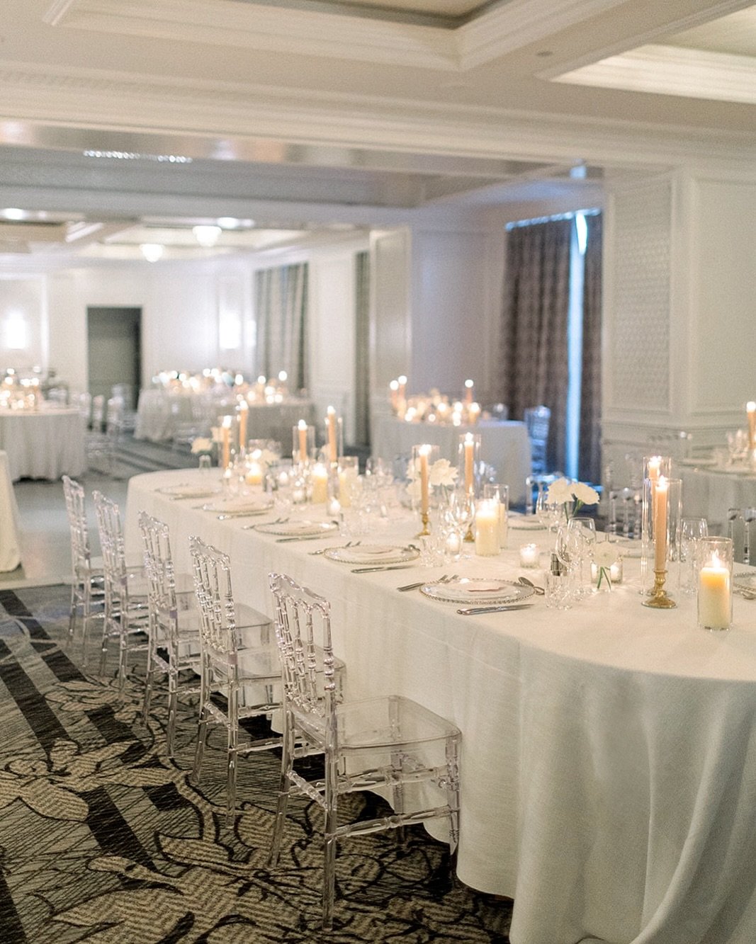 Perfectly candlelit and stunning table-scape design for this reception I captured a couple of months ago. More favorites to come from this event ✨
&bull;
Planning &amp; Design: @madixandco 
Floral Design: @amandavidmardesign 
Rentals: @standardeventr