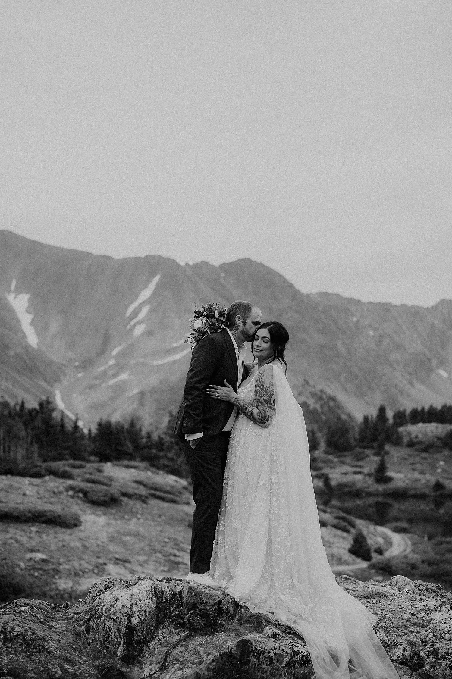 couples portraits in the mountains, colorado wedding photographer, denver wedding photographer, colorado engagement photographer