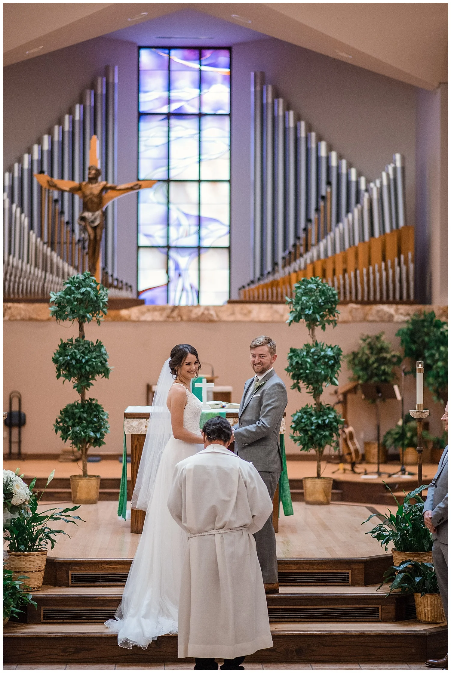 bride and groom catholic wedding, the barn at raccoon creek, colorado wedding photographer, denver wedding photographer, colorado elopement photographer, rocky mountain wedding photographer