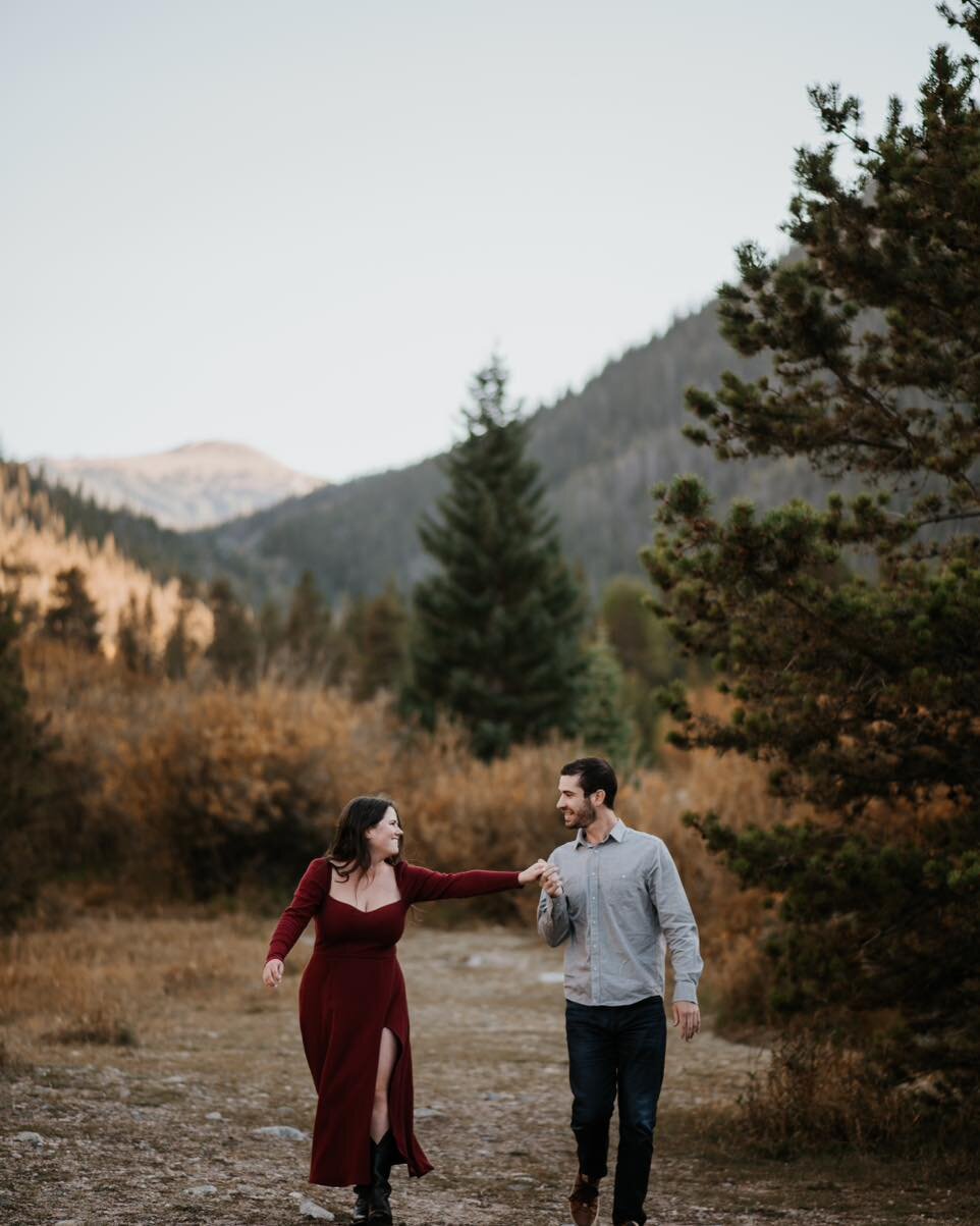 Take me back to these sun soaked fall engagement sessions pleaseeeee. I cannot wait for your wedding Eleanor and Tim! #elopementphotography #weddingvenue #elopmentwedding #coloradophotographer #mollymargaretphotography #weddinginspo #elopementlove #e