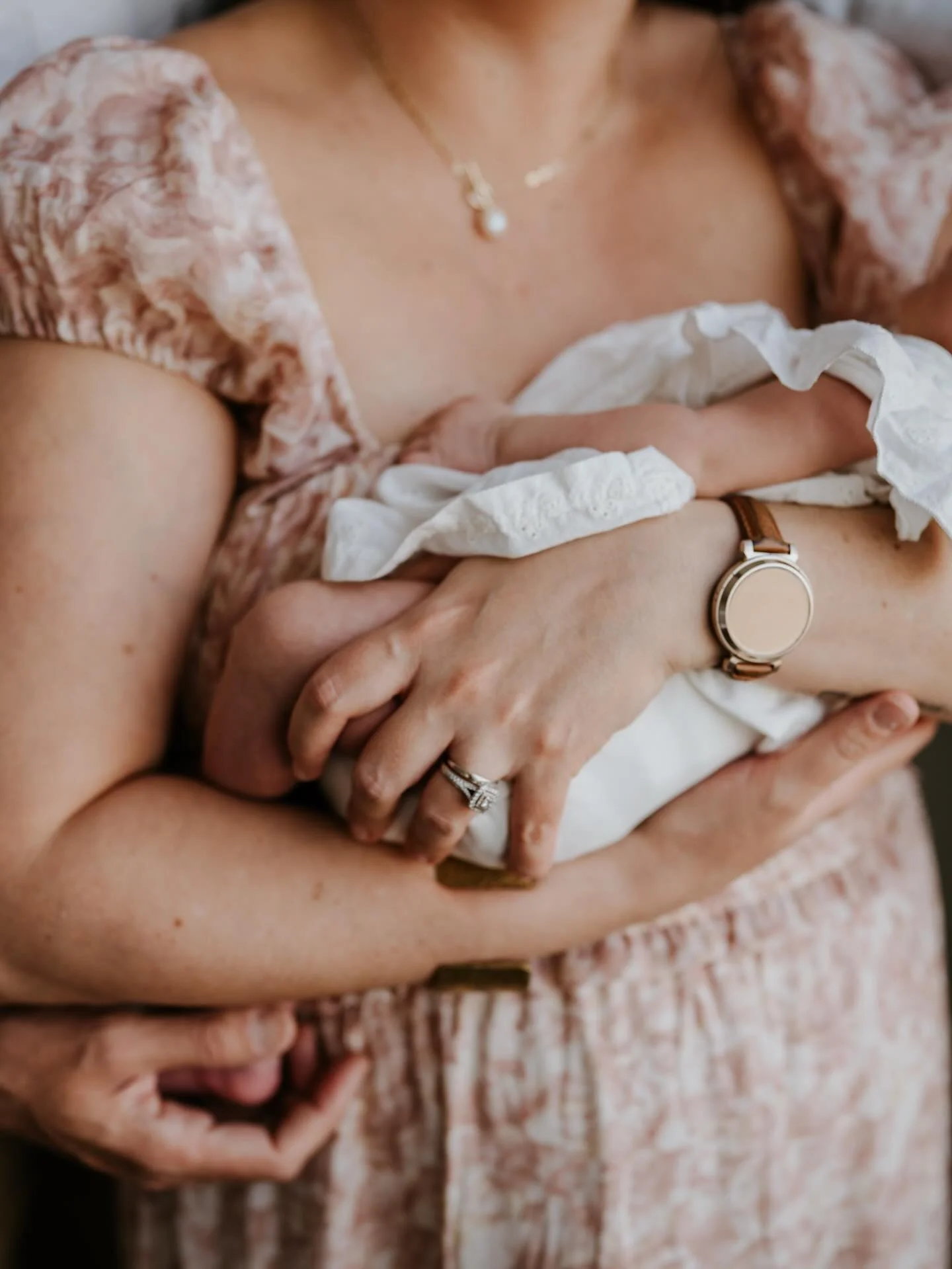 A little in home newborn session to break up the busy wedding season 😍

#denverfamilyphotographer #denvertography #coloradofamilyphotographer #coloradoweddingphotographer #candidphotographer #mollymargaretphotography #coloradofamily #home #inhomepho