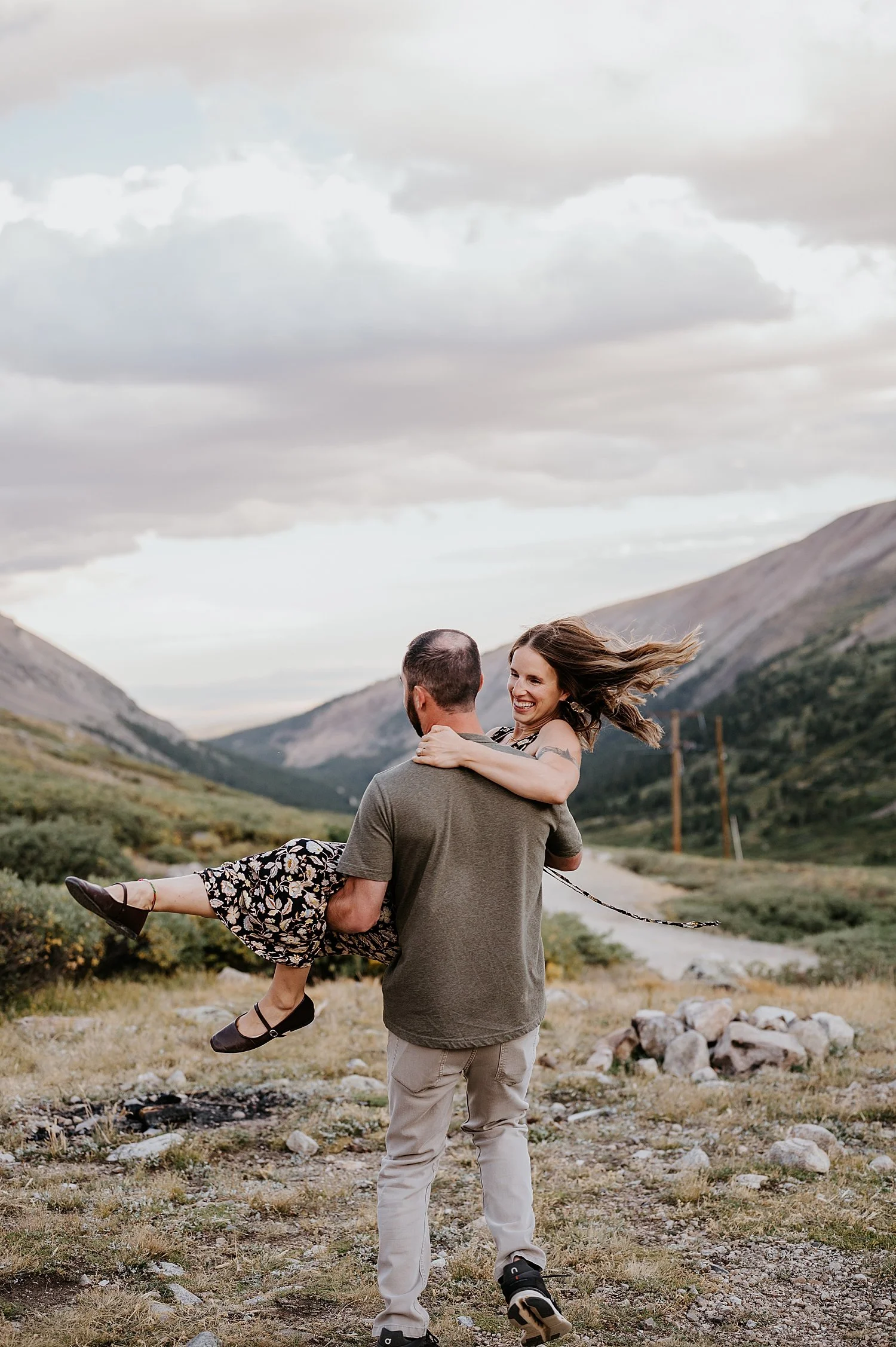 couples portraits in the mountains, colorado wedding photographer, denver wedding photographer, colorado engagement photographer