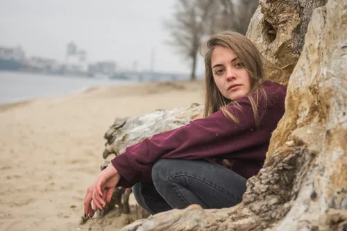 The Impact of Negative Self-Talk in Teenagers: How Teen Counseling Can Help Build Confidence and Emotional Resilience