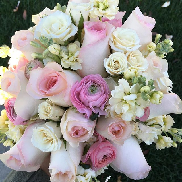 Today's beauty for a #sanfranciscocityhall wedding #bayareaflorist #bridalbouquet #pinkroses #ranunculus