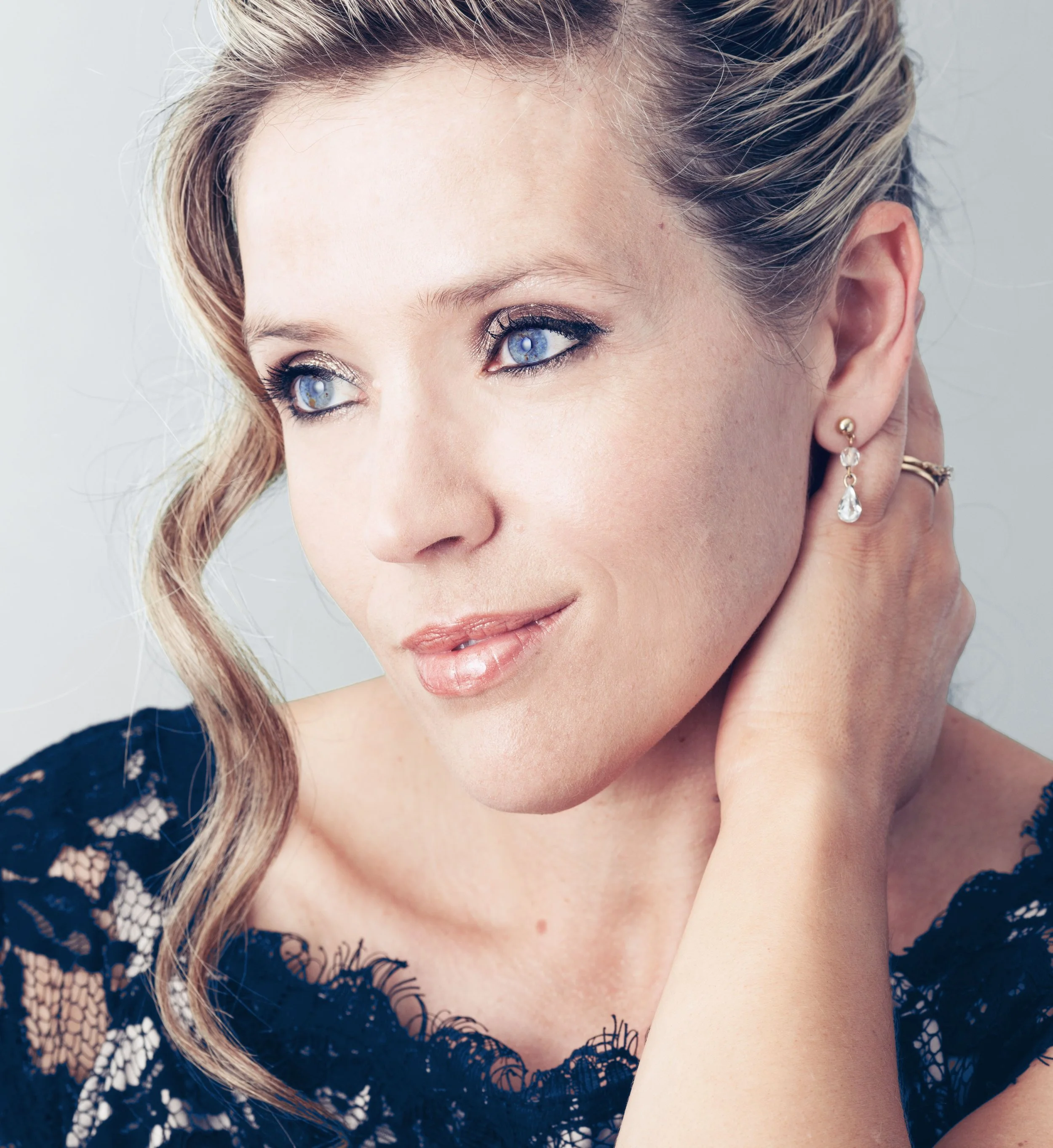 Mel Searle Performs with The Joe Ruberto Trio
