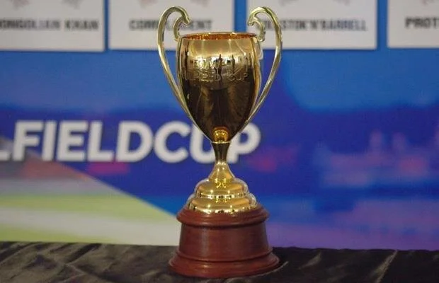 Caulfield_Cup_trophy_2015.jpg