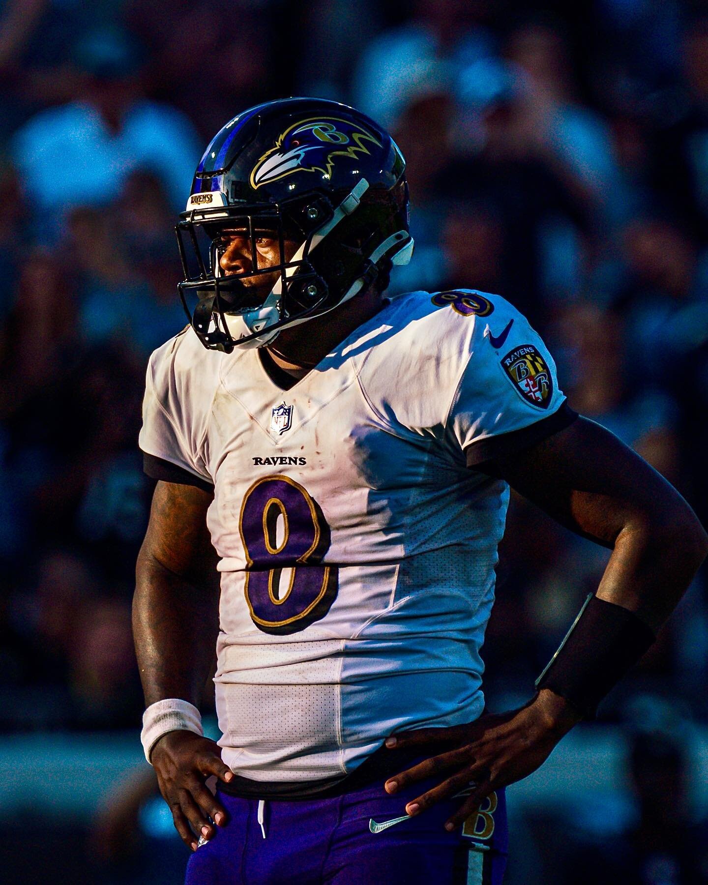 EXTENS&Icirc;&Oslash;N // Guess I should finally post these shots of Lamar Jackson (from last season&rsquo;s L here in #DUUUVAL 🙃) now that&rsquo;s he&rsquo;s staying in Ravens threads 🧵🤷🏻&zwj;♂️📸

#TheWayfarersDream #LamarJackson Victory #Jagua