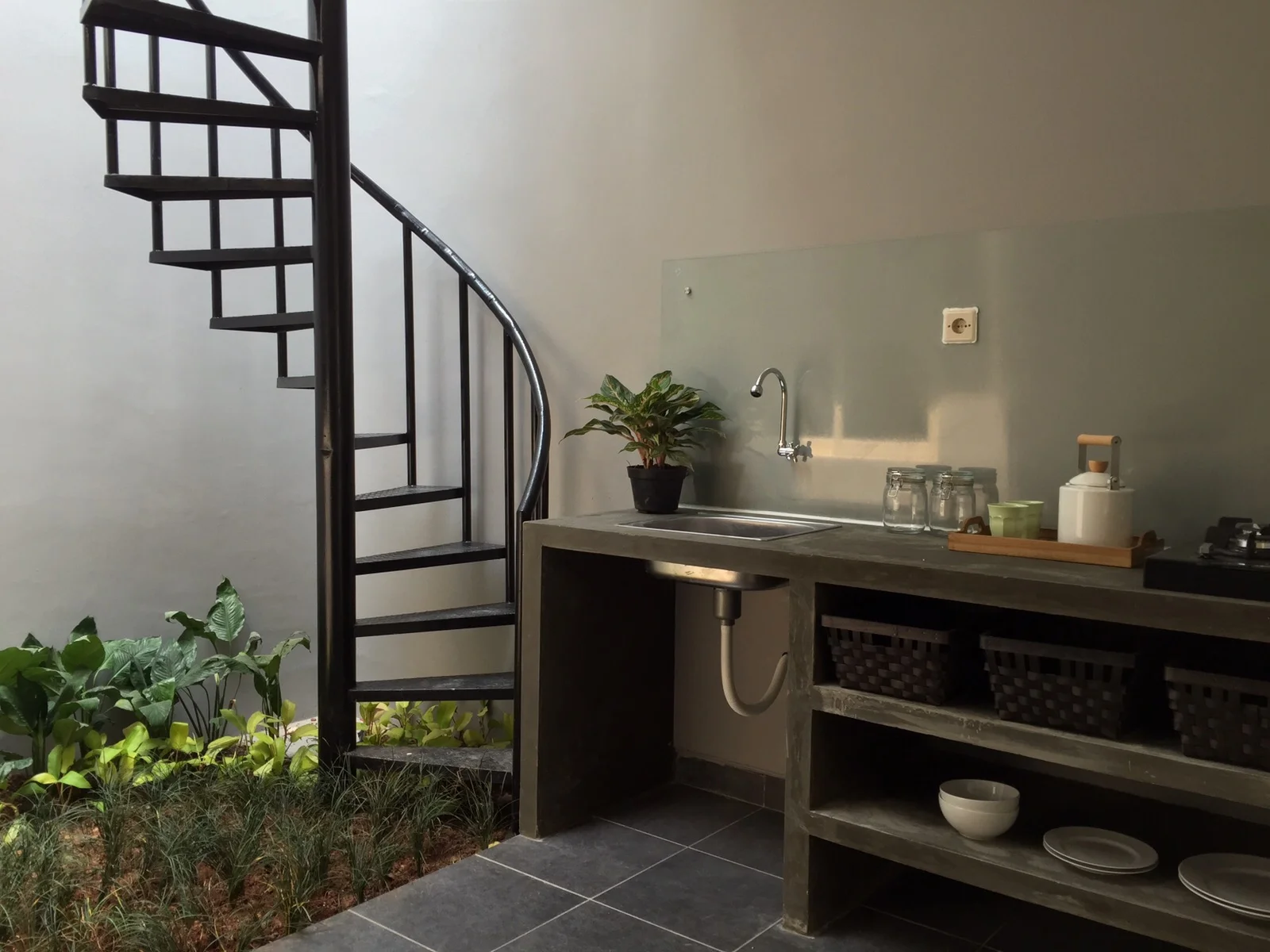 13 Kitchen.jpg