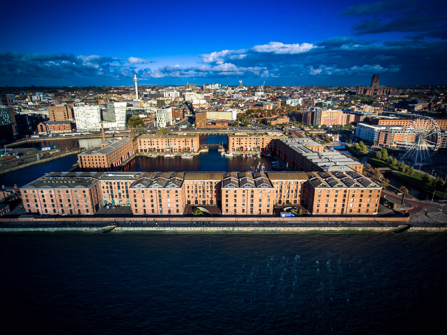 yacht club albert dock liverpool