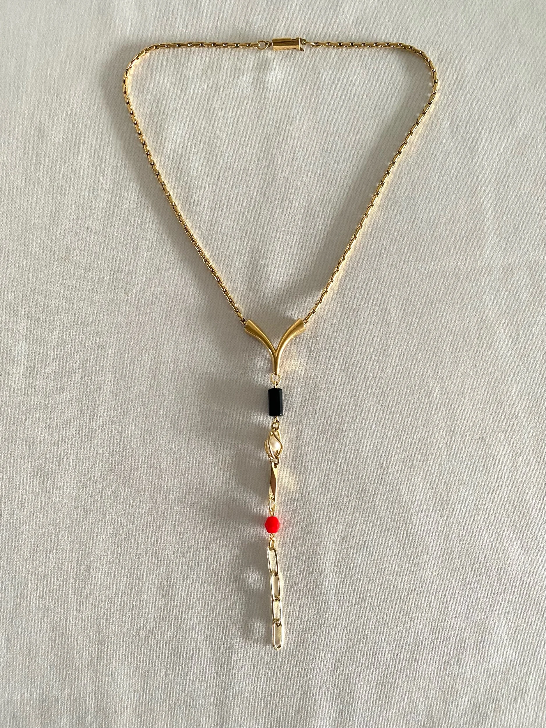 Delicate centre drop necklace