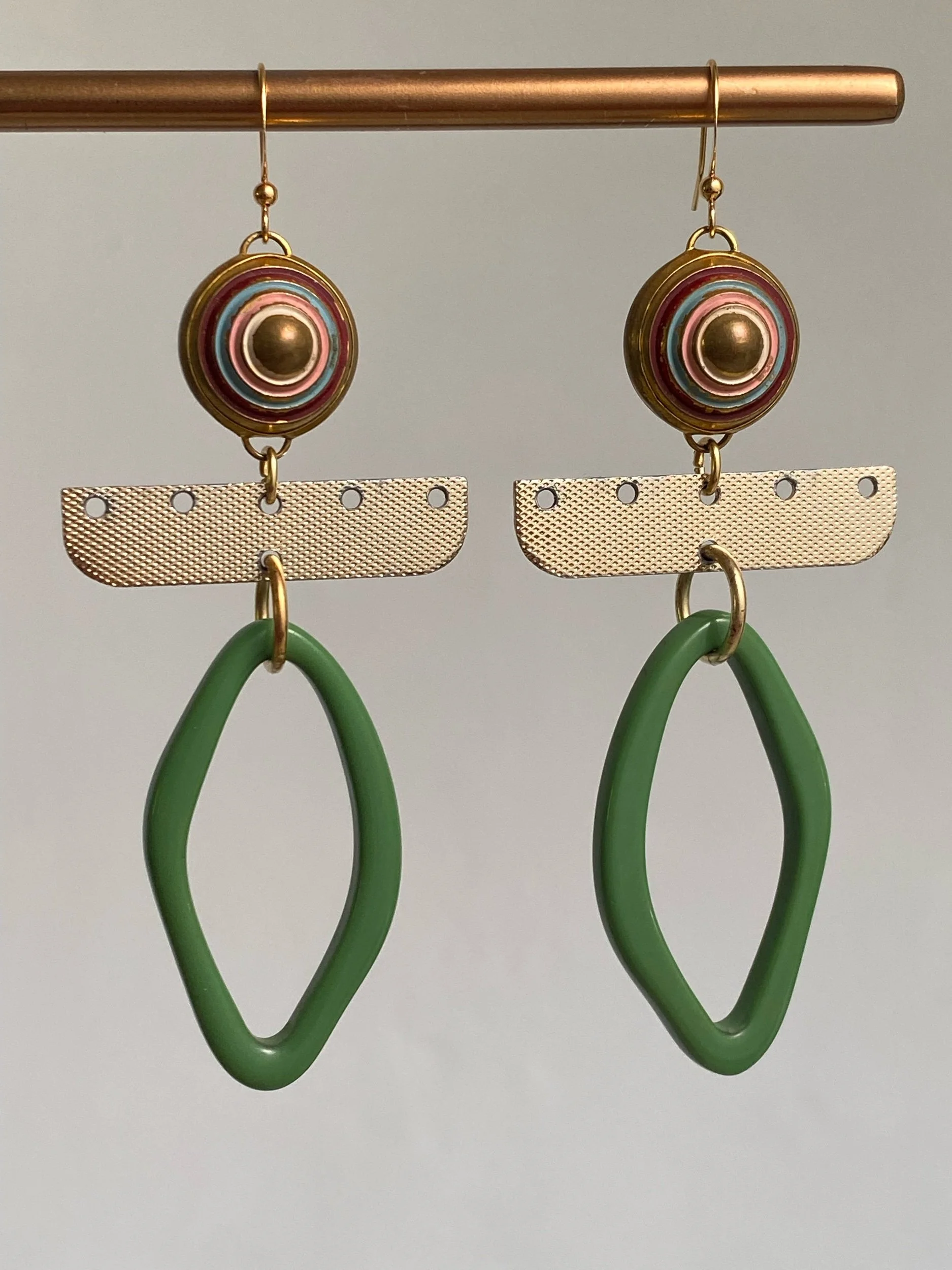 Elegant sculptural earrings