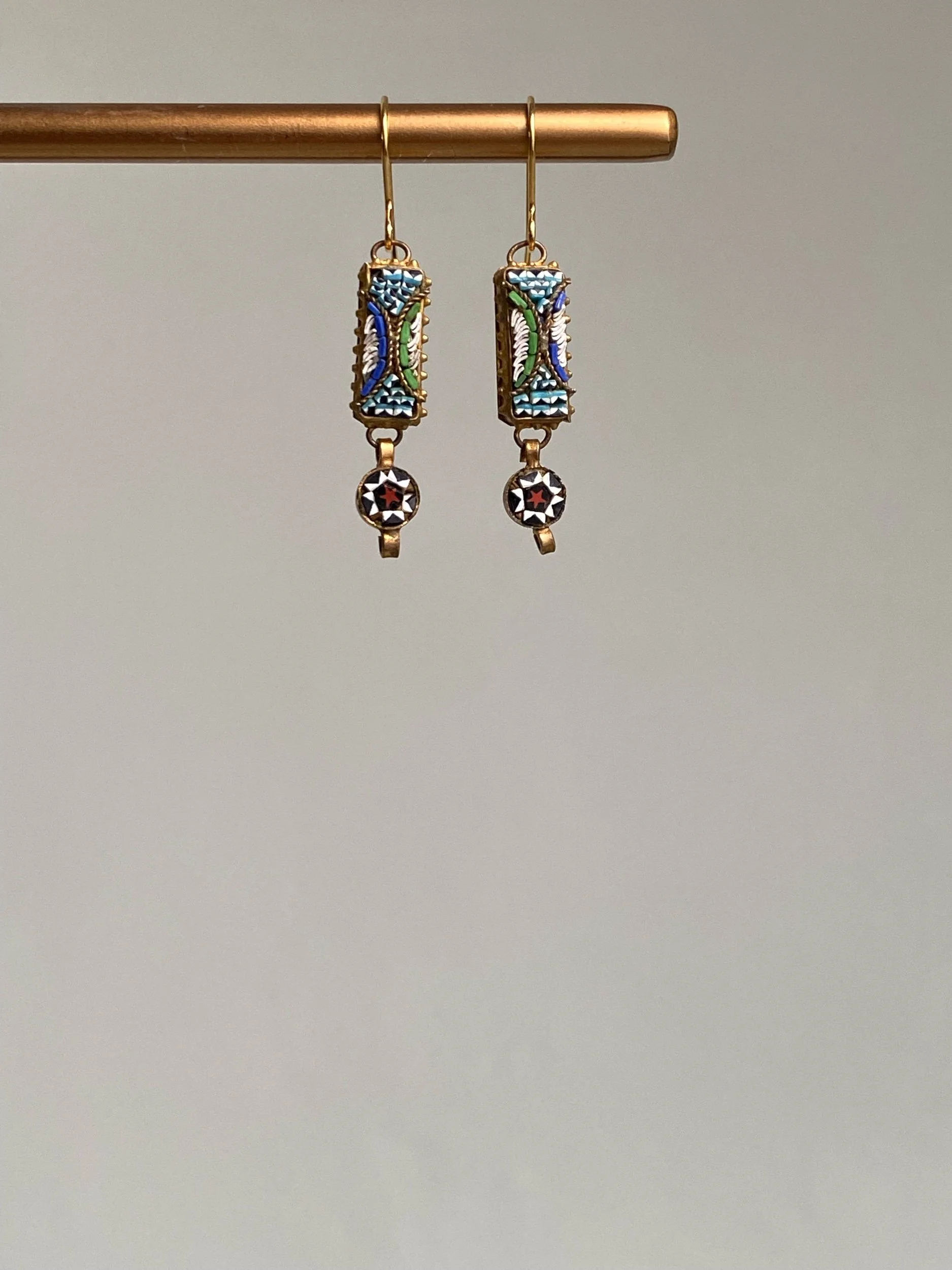 Timeless elegant earrings