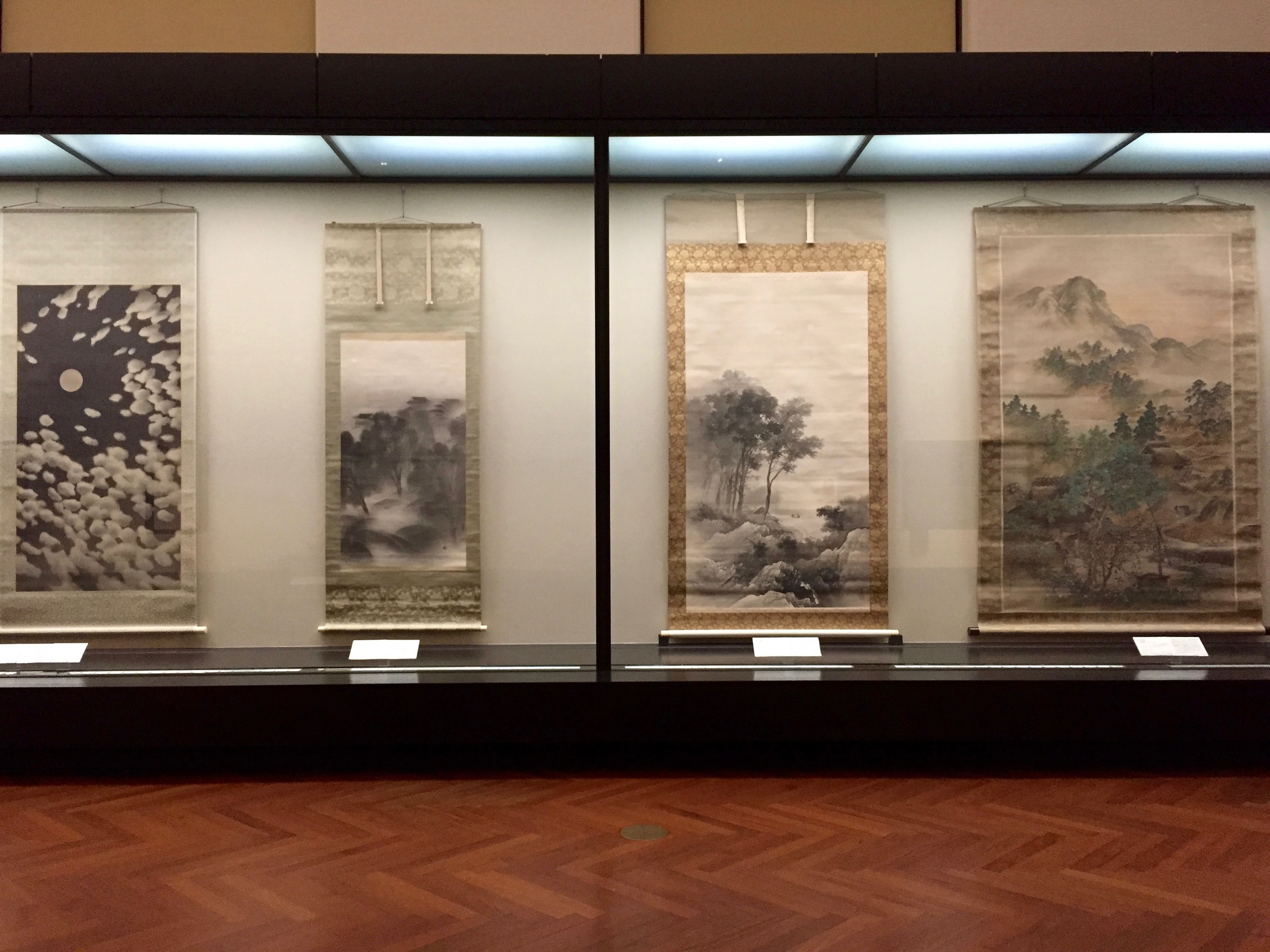 Type of Japanese art that started to form during the Meiji period. Although still having a clear influence from Japanese scenery, the artistic style, brush strokes, and use of shading is more Western.