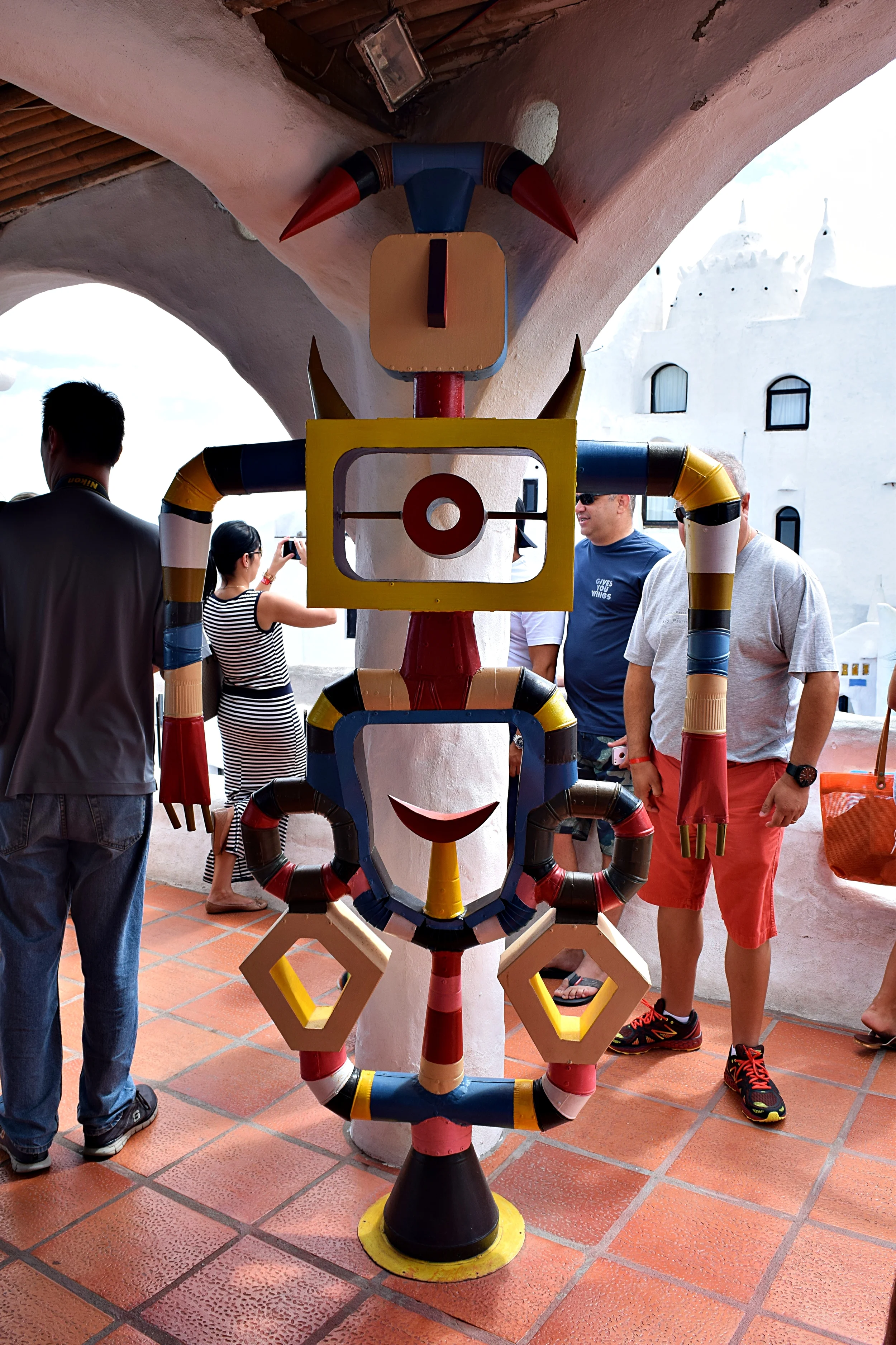 Sculpture keeping an eye on the tourists at Casa Pueblo in Punta Ballena.