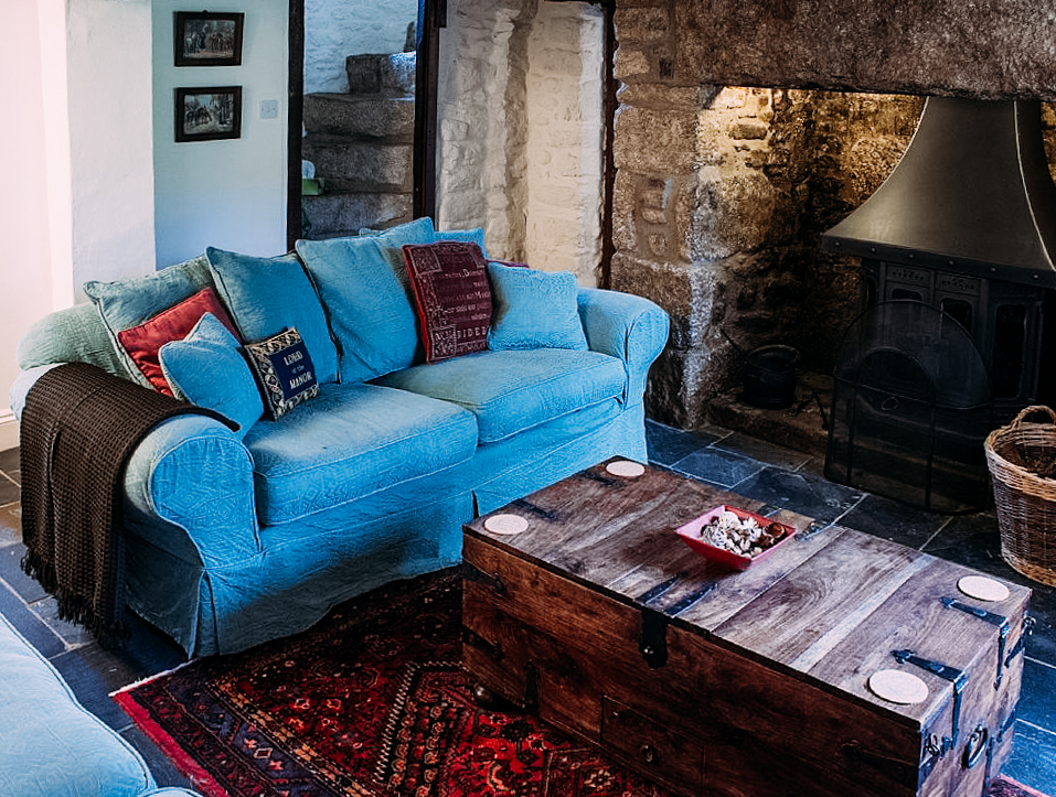 sittingroom-4.jpg