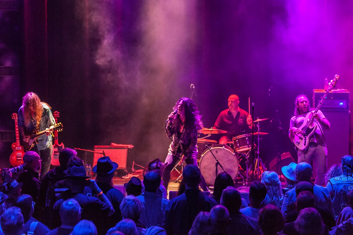 sari-schorr-the-engine-room-notodden-bluesfest-20160806-IMG_8611.jpg