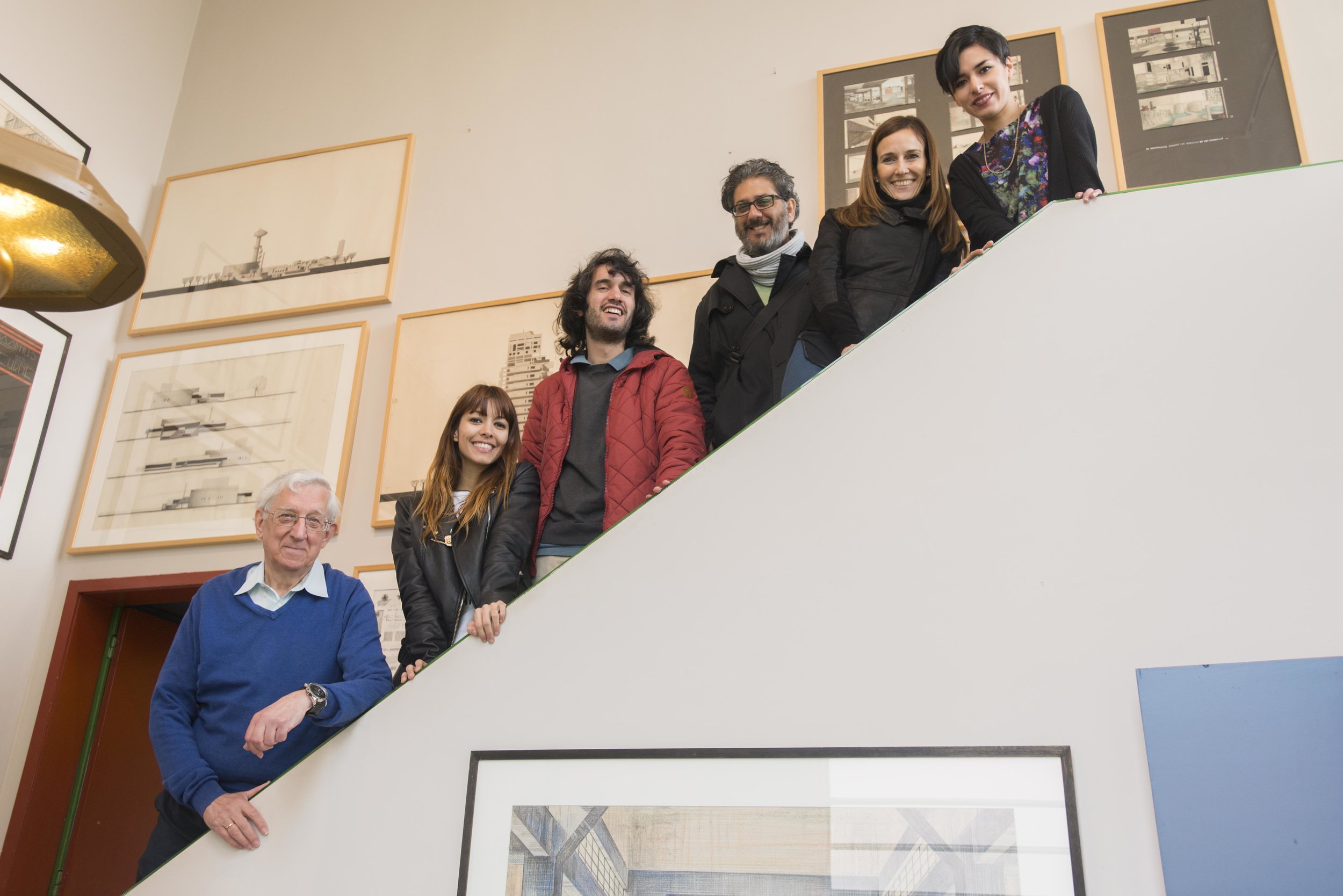 v.l.n.r.: Raymond Hoste, Gids / Juliana Gomez Quijano, fotografe affichebeeld, Colombia / Ziya Demirel, regisseur, Turkije / Hanna Atallah, artistiek leider Filmlab Palestine, Palestina / Eugenia Ramirez Miori, actrice en tangodanseres, Argentinië / Karen Vazquez Guaderrama, documentairemaakster, Mexico