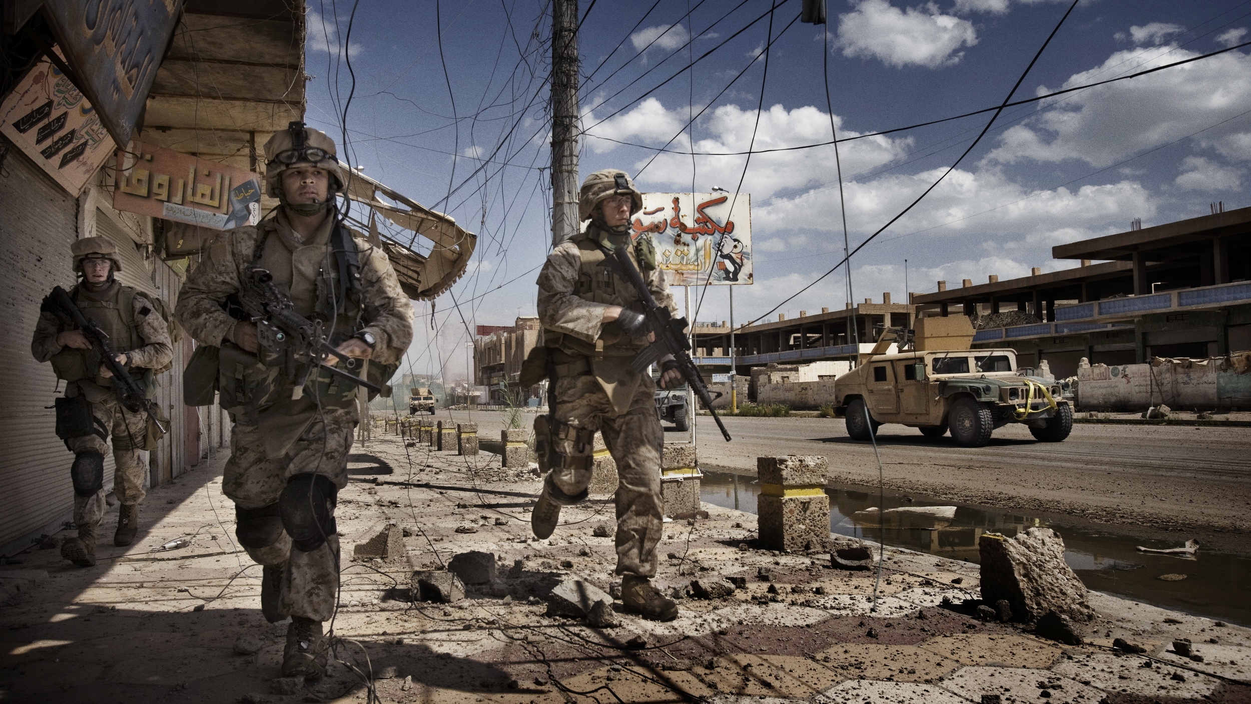 Only The Dead 19 - Credit Yuri Kosyrev _ Noor Images_U.S. Troops on patrol in Ramadi.jpg