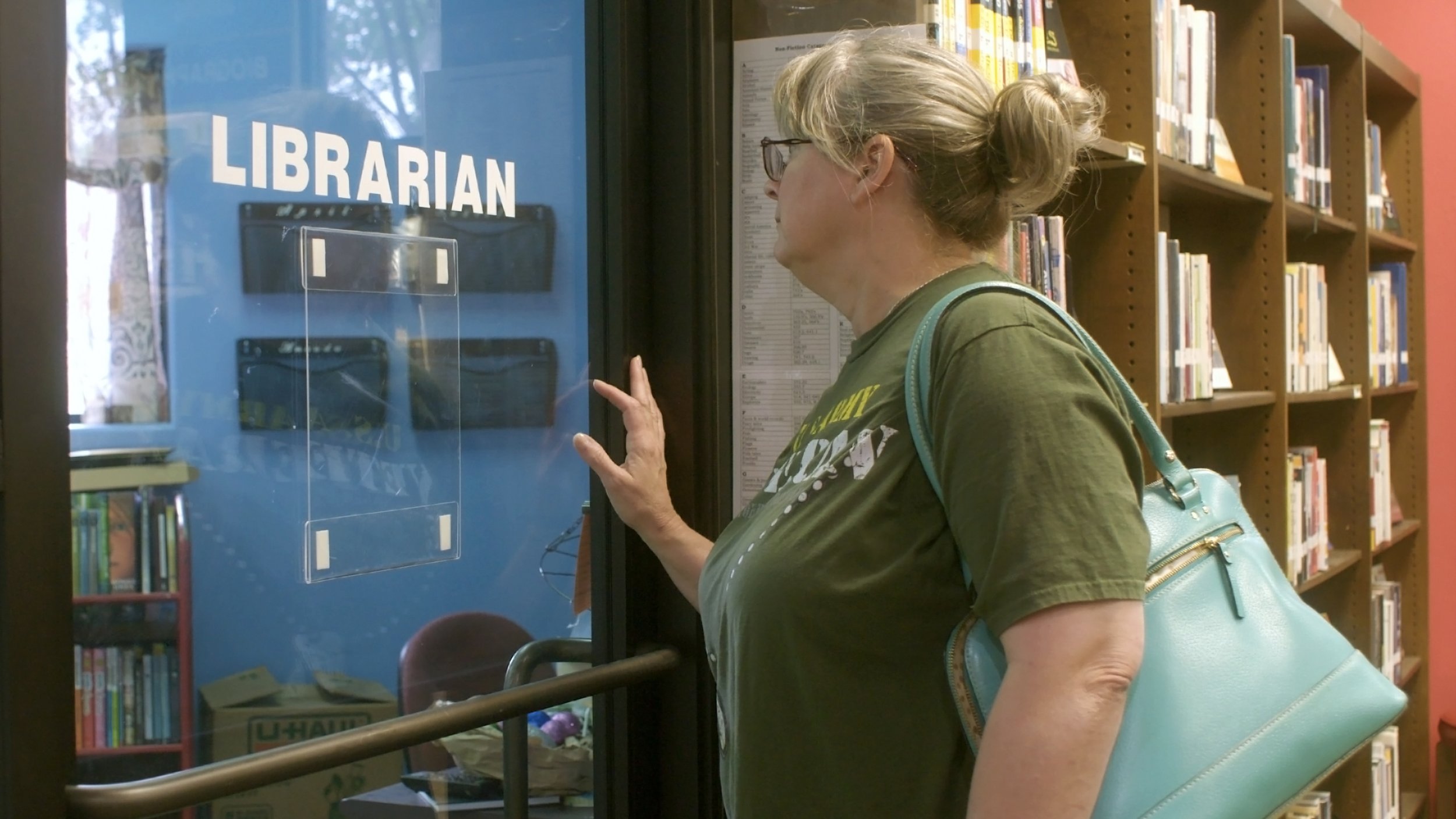 TheLibrarians-KASnyder-2560x1440-STILL01-office-c_AmyBench.jpg