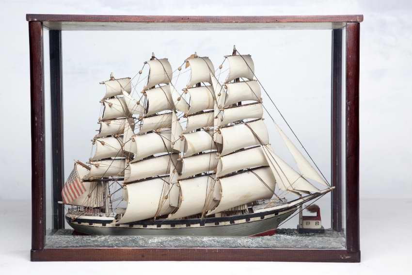 Three-masted American sloop of war