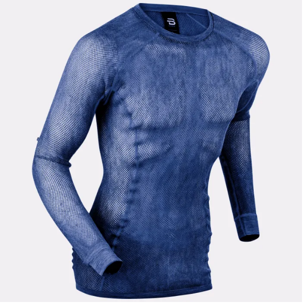 Allnet Baselayers Dæhlie’s Airnet Wool Allnet Baselayer is the ultimate Merino Wool baselayers with all-over mesh nettings, made for optimal breathability and perfect moisture transportation. Merino Wool keeps body at optimal temperature at all times and provides natural benefits including odor resistance, wicking, fast drying, thermal, hypoallergenic and anti-static properties, while the unique netting ensures athletes stay cool during intense workouts. Consists of 80% Merino Wool and 20% nylon.