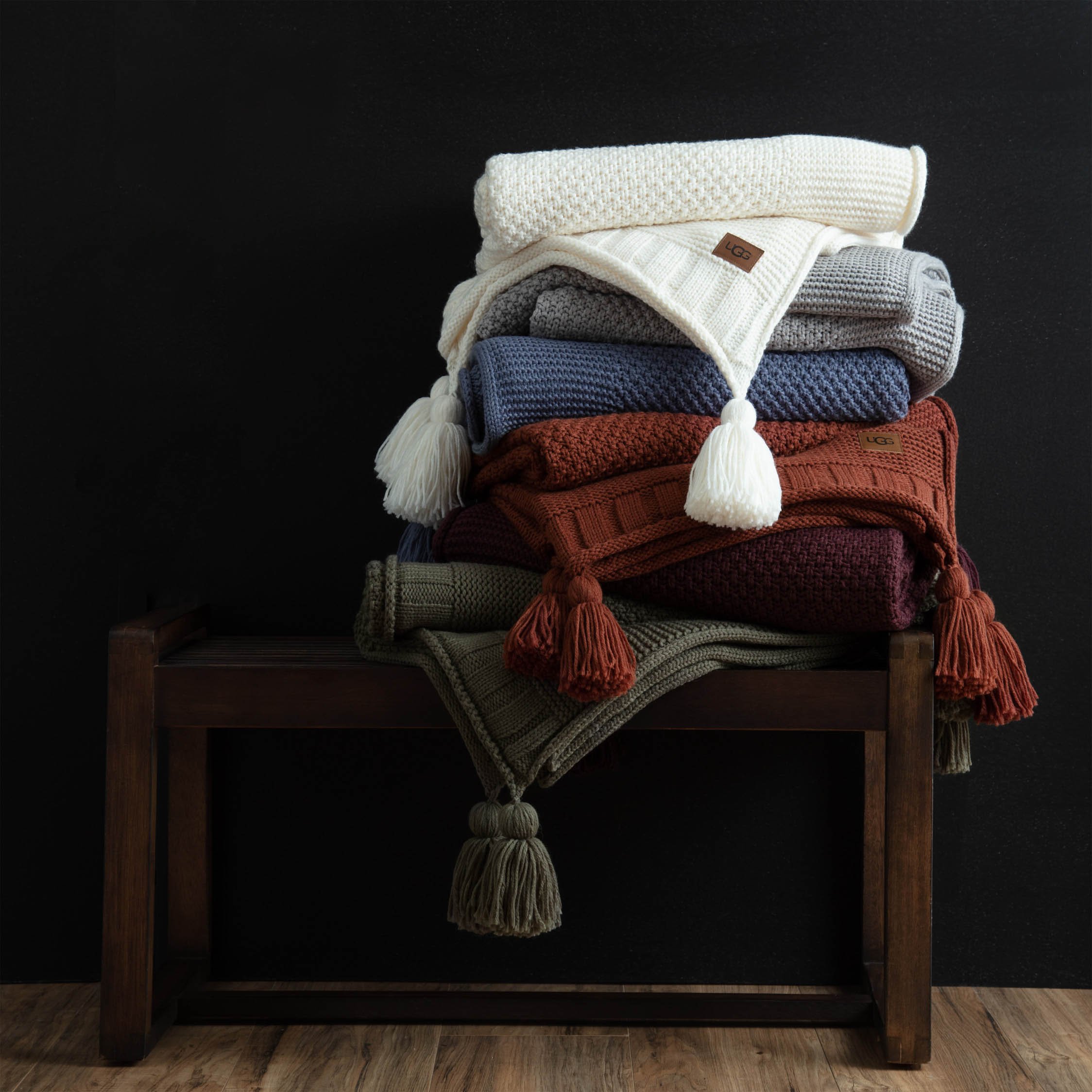 UGG_2019_DeptStore_Preston_Throws_LIF_LR.jpg