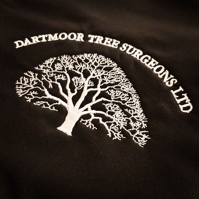 You can get some great detail with embroidery when you get the digitising right 👍🏻 #embroidery #treesurgeon #clothing #exeter #devon #roarclothinguk