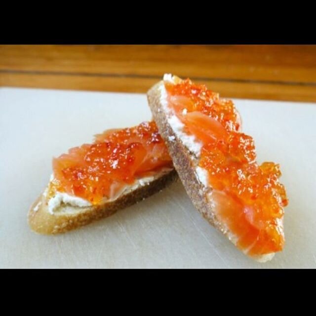 London Cure smoked salmon paired with Formans Trout Caviar. The combo is absolutely sublime. Stand by later today for a summer special offer from FORMANSUSA. www.formansusa.com