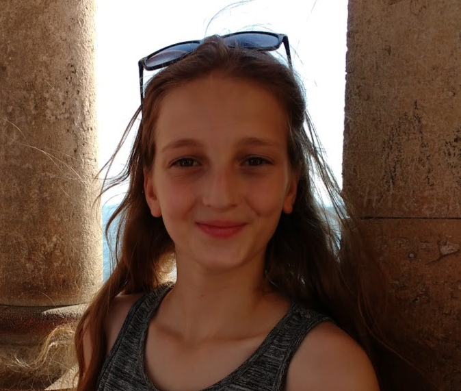 2018-05-12 Rachel - head and shoulders.png